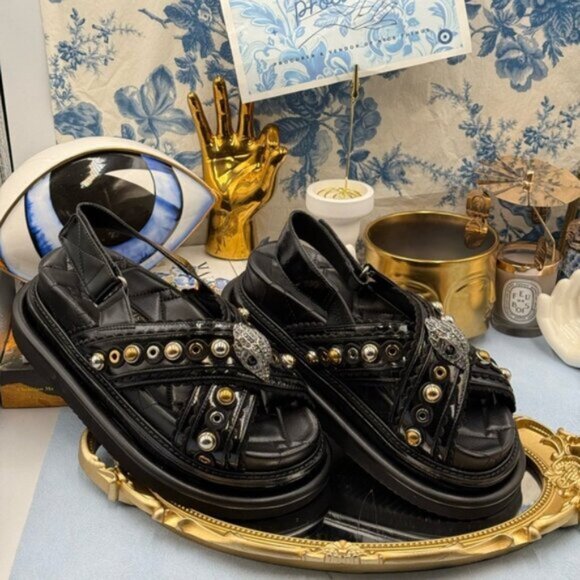 🆕 KURT GEIGER LONDON 🧿 NWOB Orson Cross Scallop Sandal, Black - Sz 37 US  7 - Picture 4 of 16